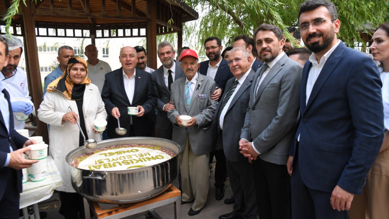 Kahramanmaraş’ta huzurevi sakinlerine aşure ikramı