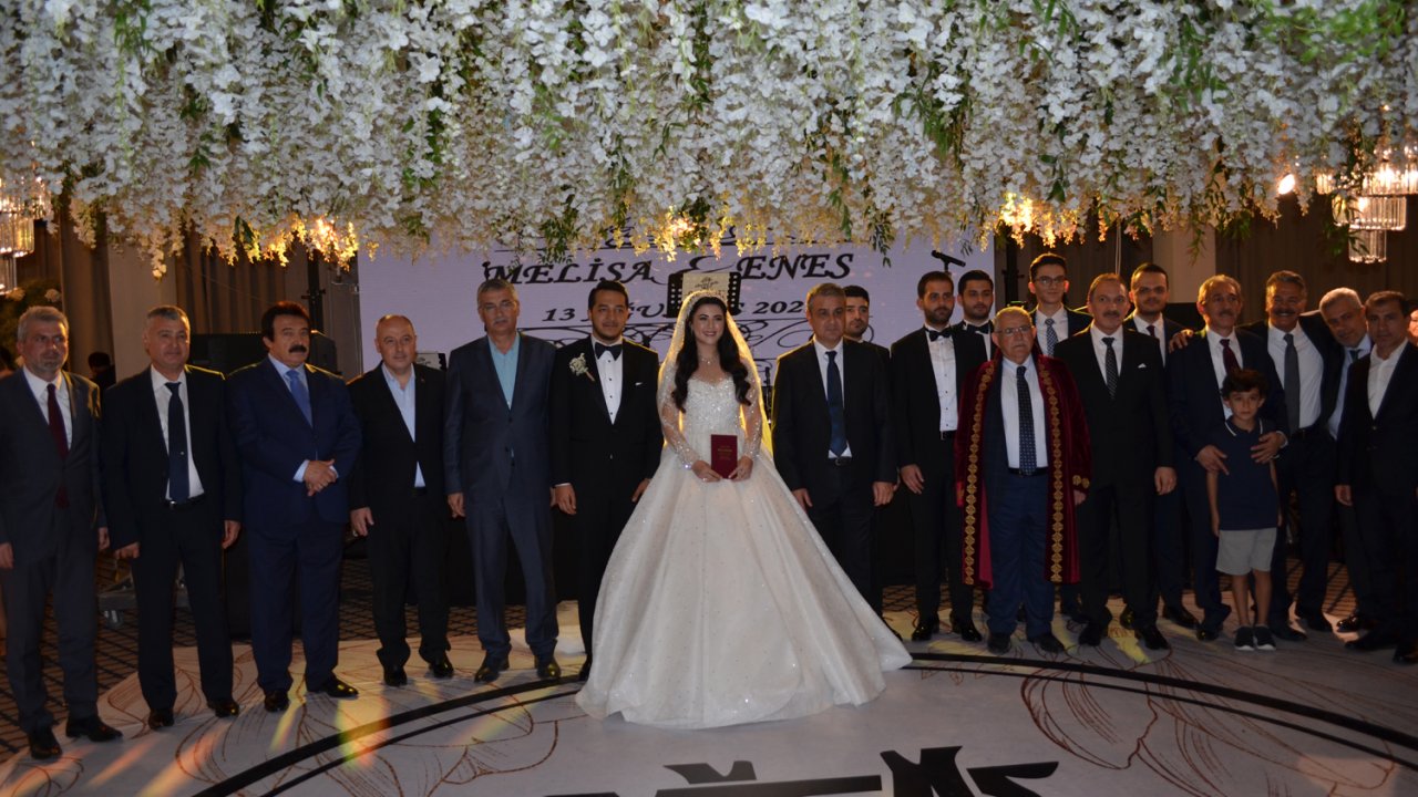 Sular ve Çiçekçi Ailesinin Mutlu Günü