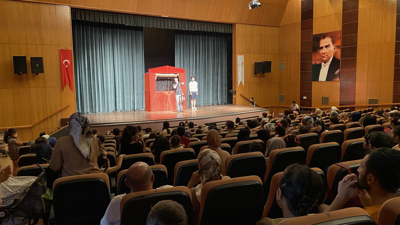 Kahramanmaraş’ta Minikler, Kukla Gösterisini Çok Sevdi