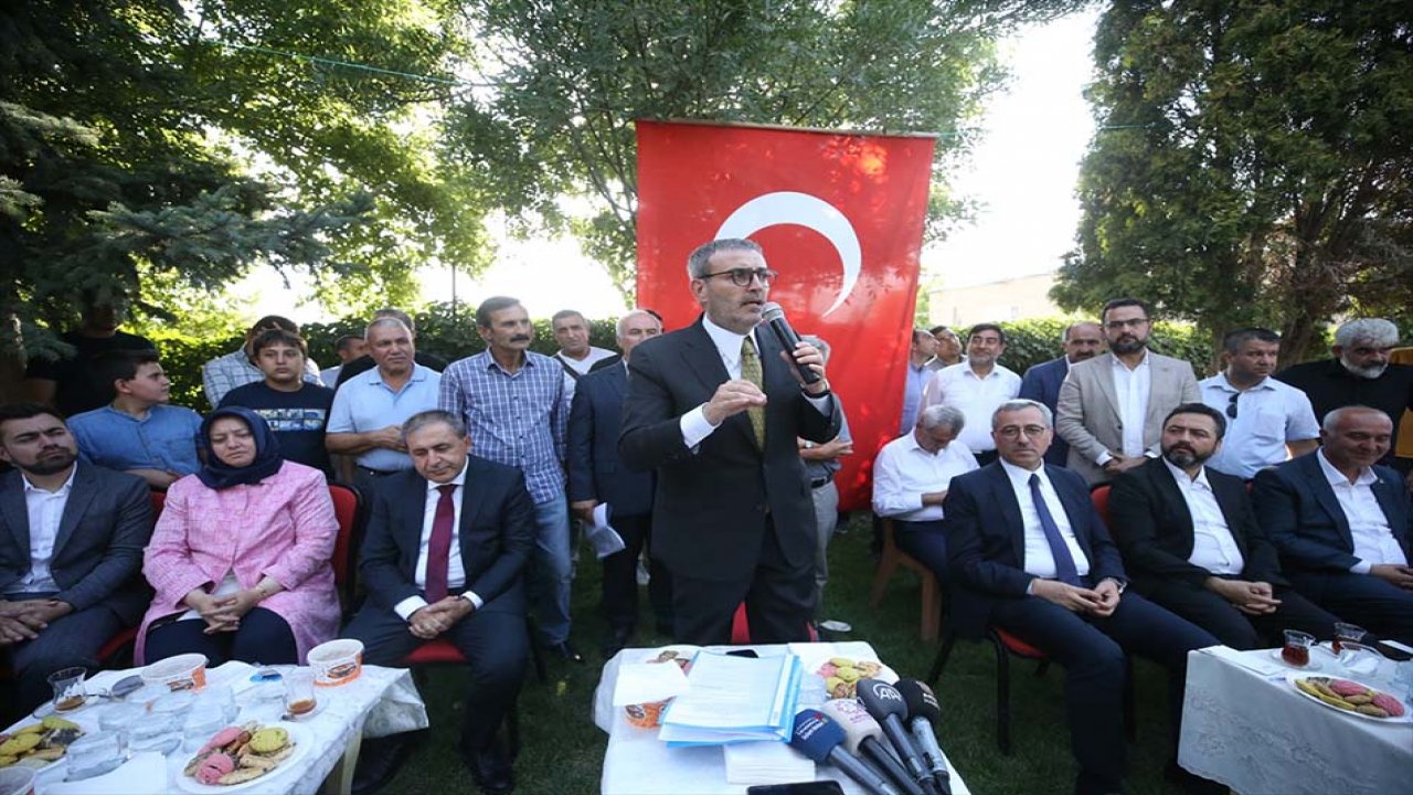 Mahir Ünal: "Türkiye, dünyanın krizini çözüyor sevinmiyorlar"