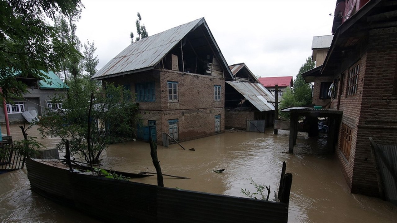 Hindistan’da son 3 günde en az 50 kişi öldü!