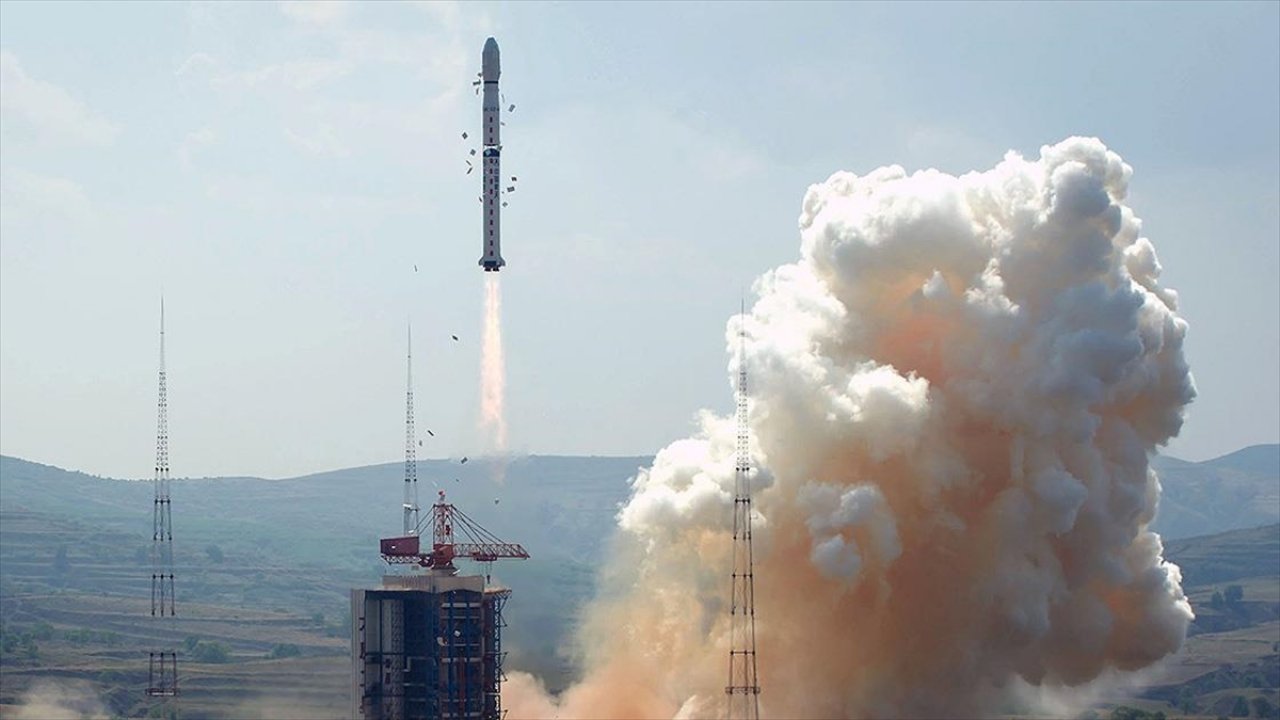 Çin 'Çuangşin-16' uydusunu fırlattı