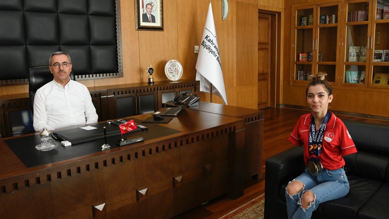 Başkan Güngör, Milli Yüzücü Öztürk’ü Ağırladı