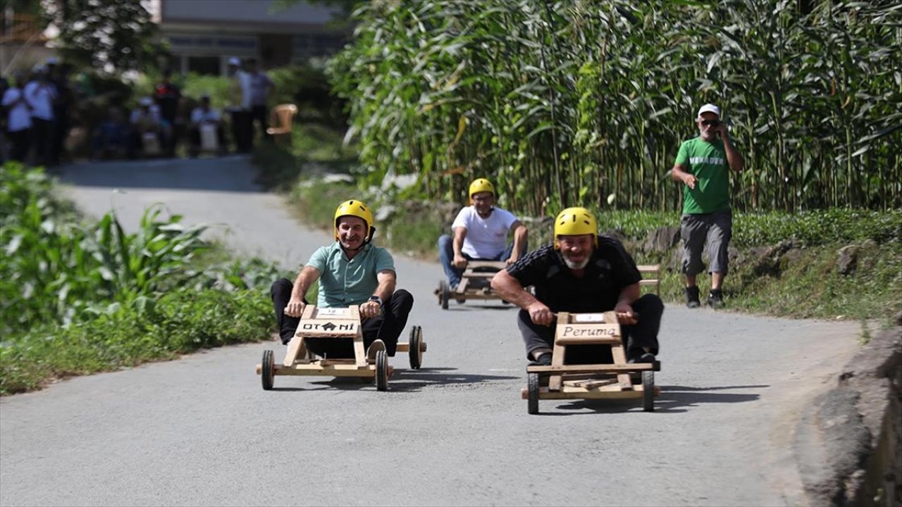 Rize'de tahta arabalar 'Laz Ralli'de yarıştı!
