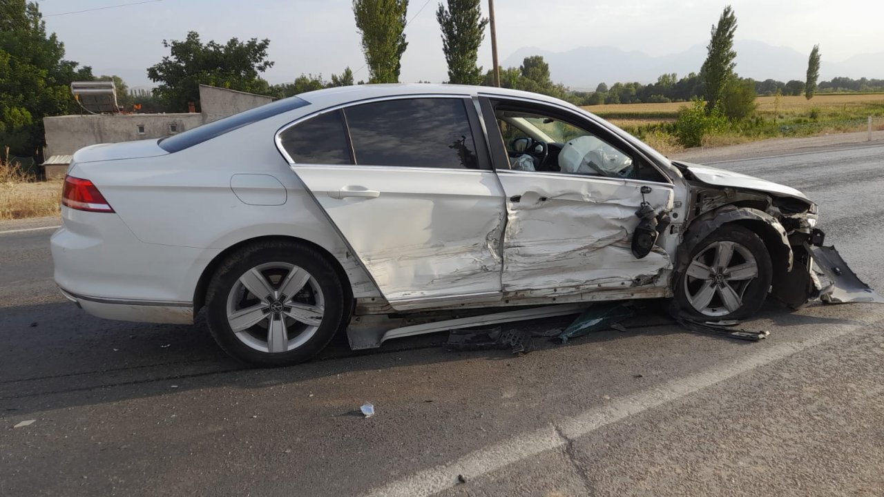 Elbistan’da otomobiller çarpıştı!