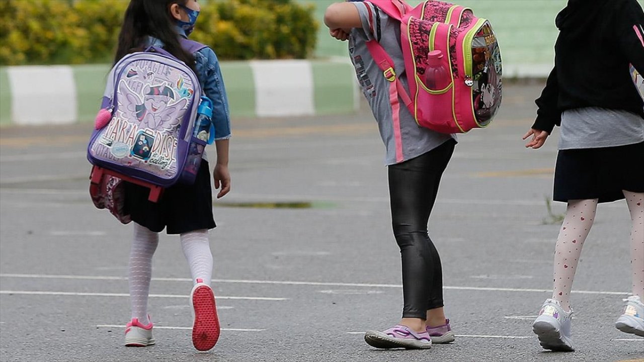 Okul çantaları için 'vücut ağırlığının yüzde 10'unu aşmamalı' uyarısı!