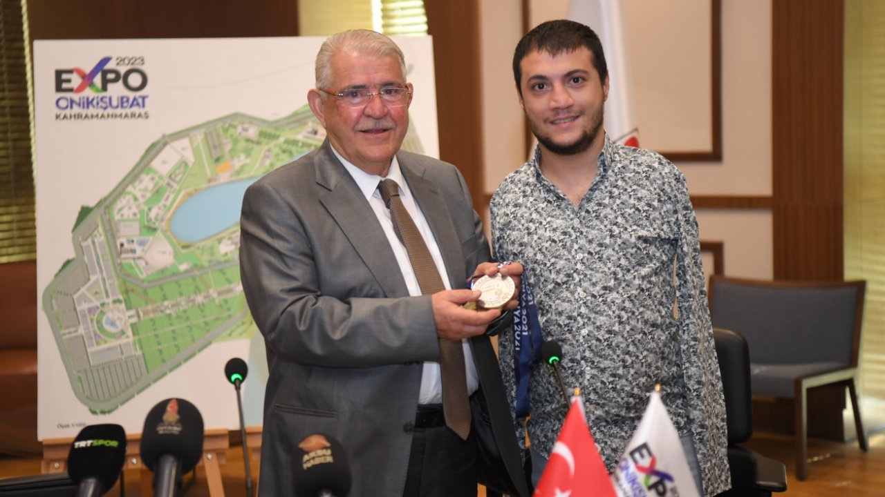 Kahramanmaraşlı şampiyon Başkan Mahçiçek’i ziyaret etti