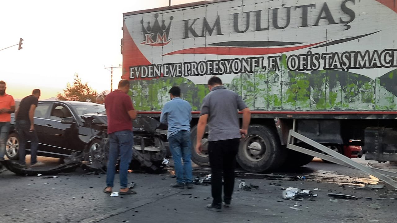 Kahramanmaraş’ta otomobille kamyona çarpıştı!