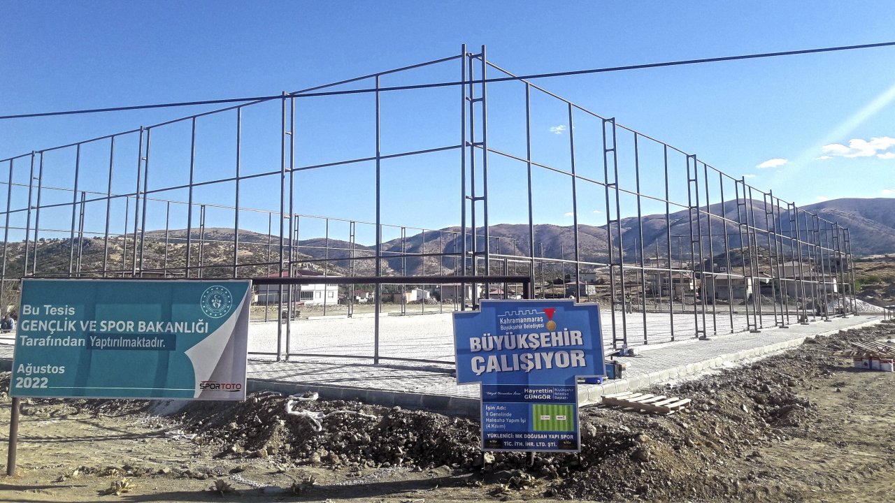 Kahramanmaraş’ta 6 ilçede Halı Saha ve Pota Projesi için Start Verildi!