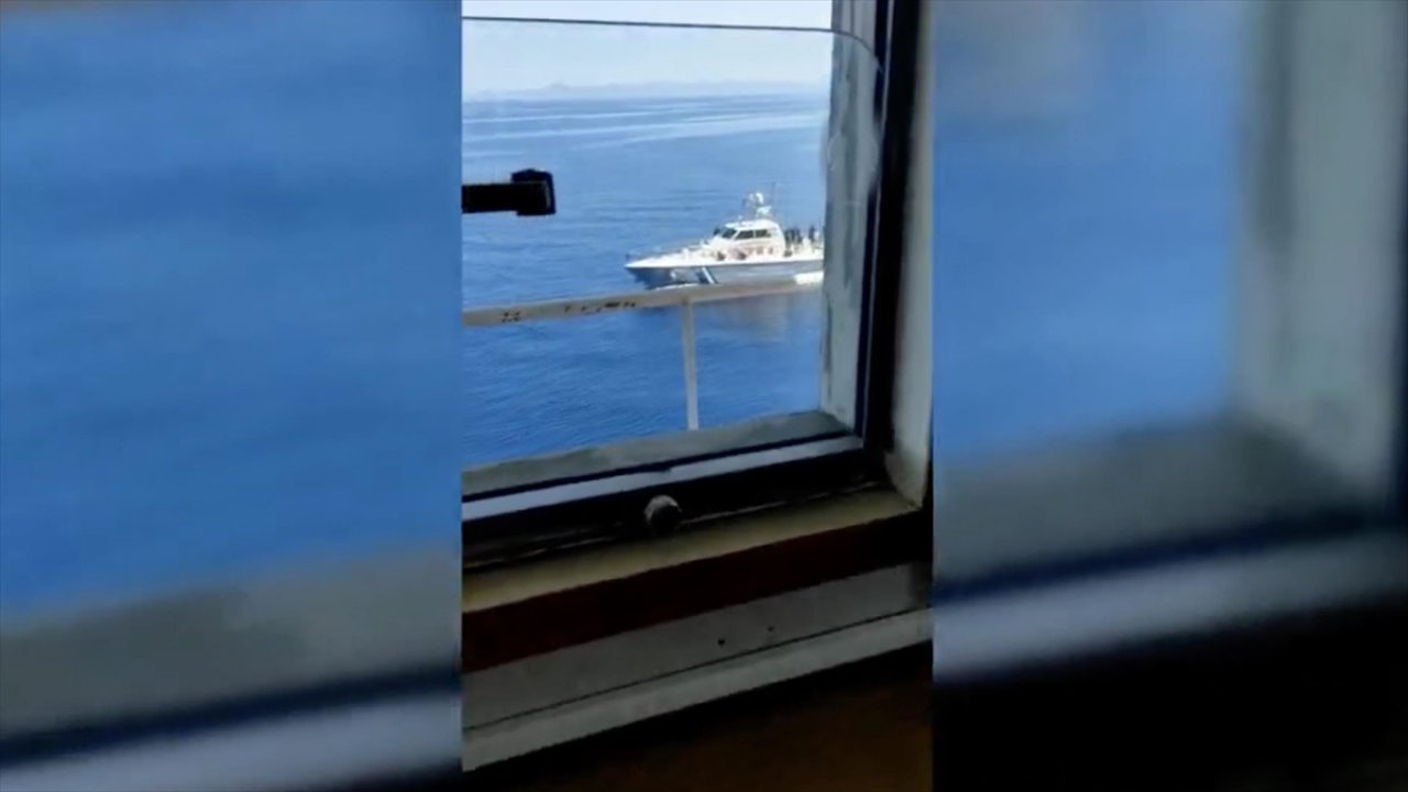 Yunanistan Ro-Ro gemisine taciz ateşi açtı