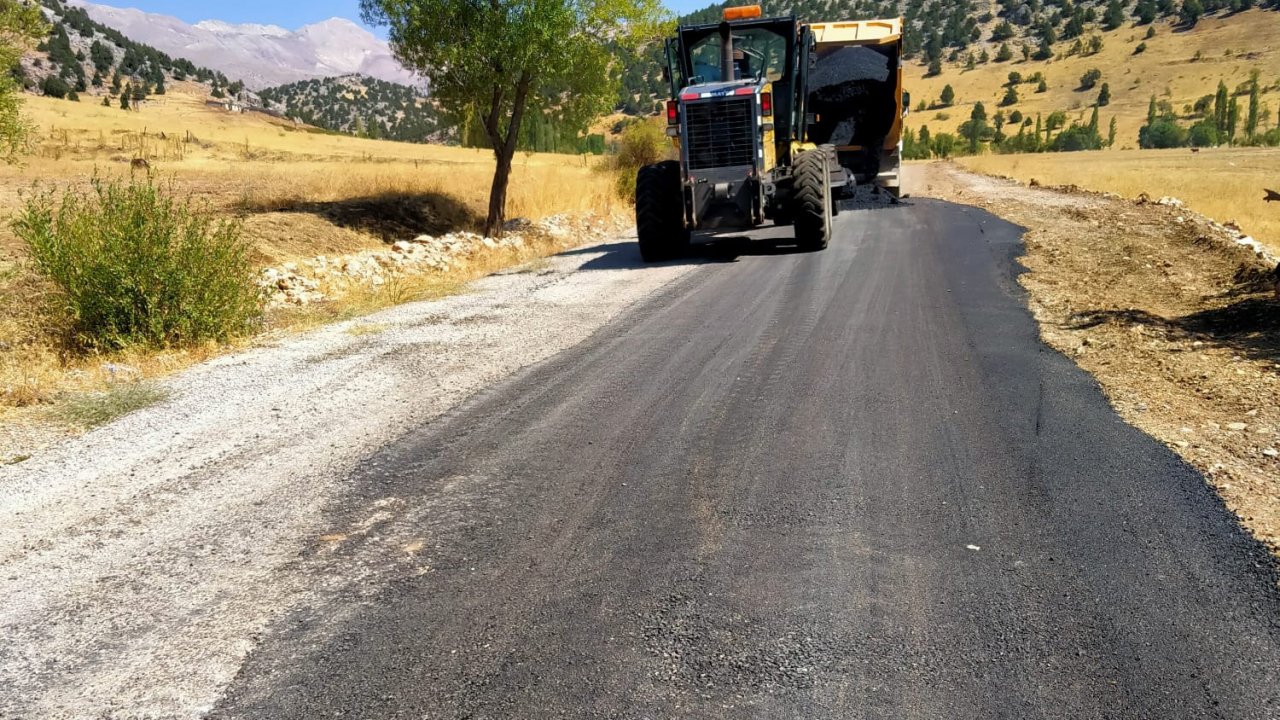 Kahramanmaraş’ta ilçelerin yolları güzelleşiyor!