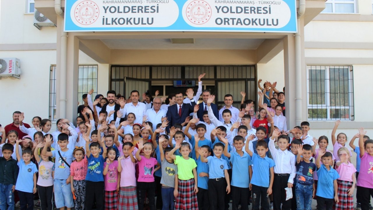 Kahramanmaraş’ta öğrencilere kırtasiye yardımı!