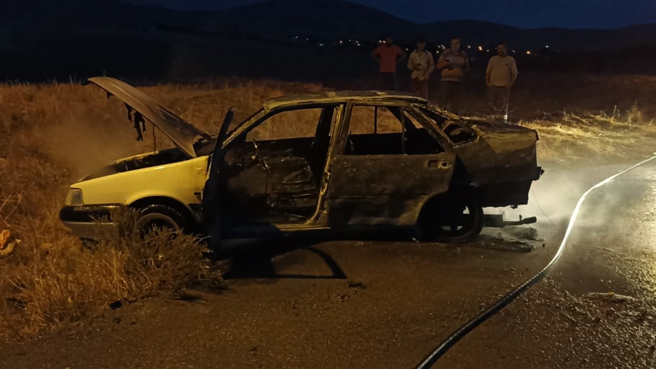 Afşin’de otomobil demir yığınına döndü!