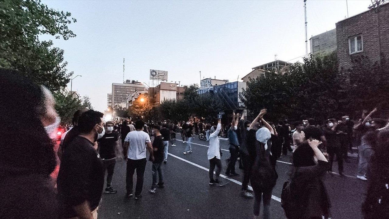 İran'da gösterilerde ölenlerin sayısı 35'e ulaştı!