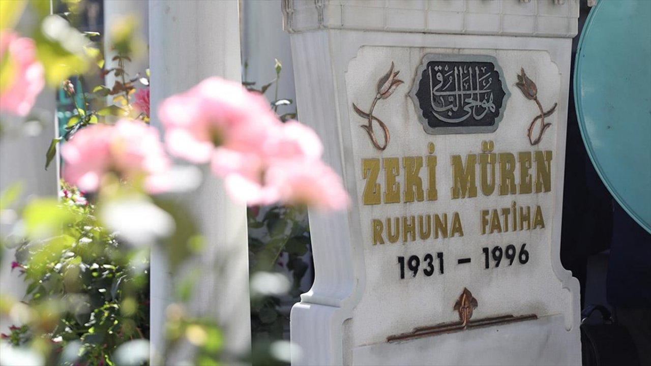 Zeki Müren vefatının 26'ncı yılında mezarı başında anıldı