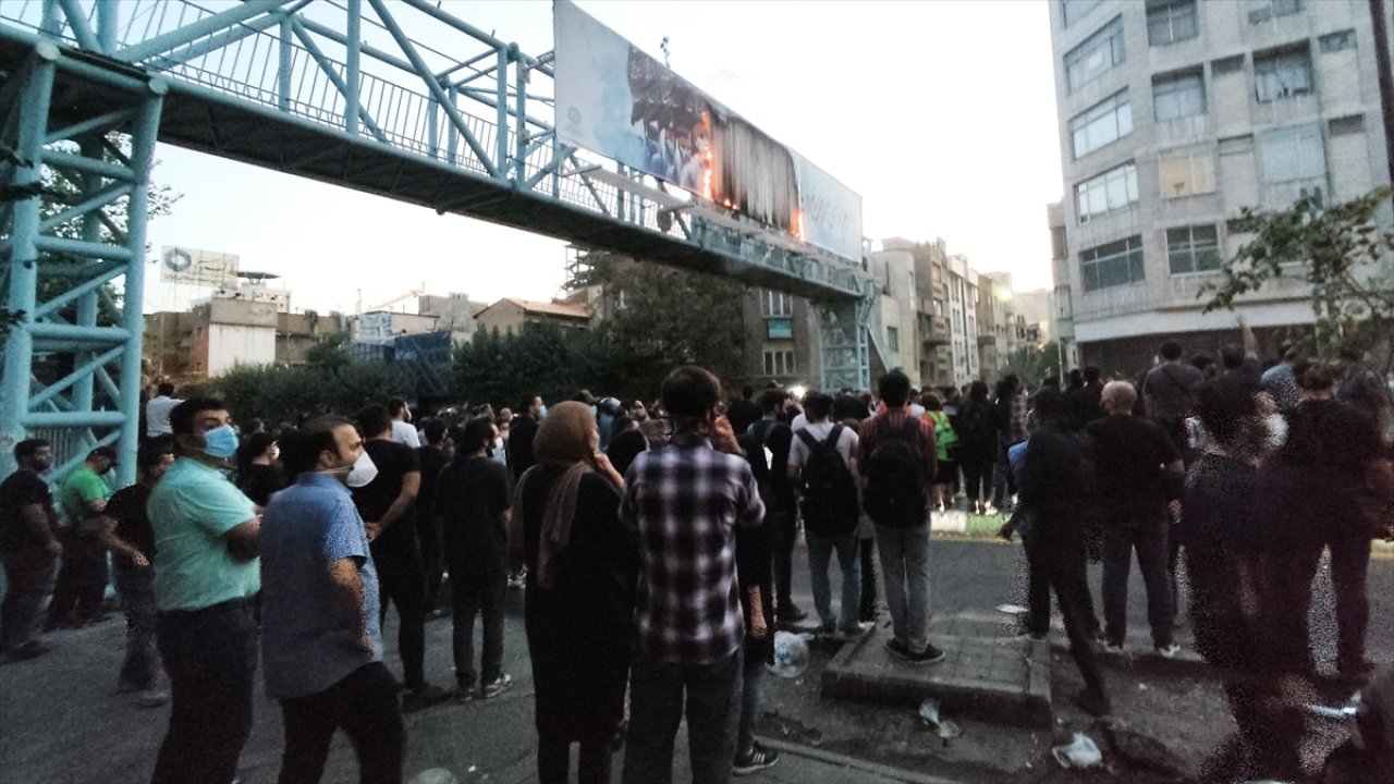 İran'da 60'ı kadın 739 kişi gözaltına alındı!