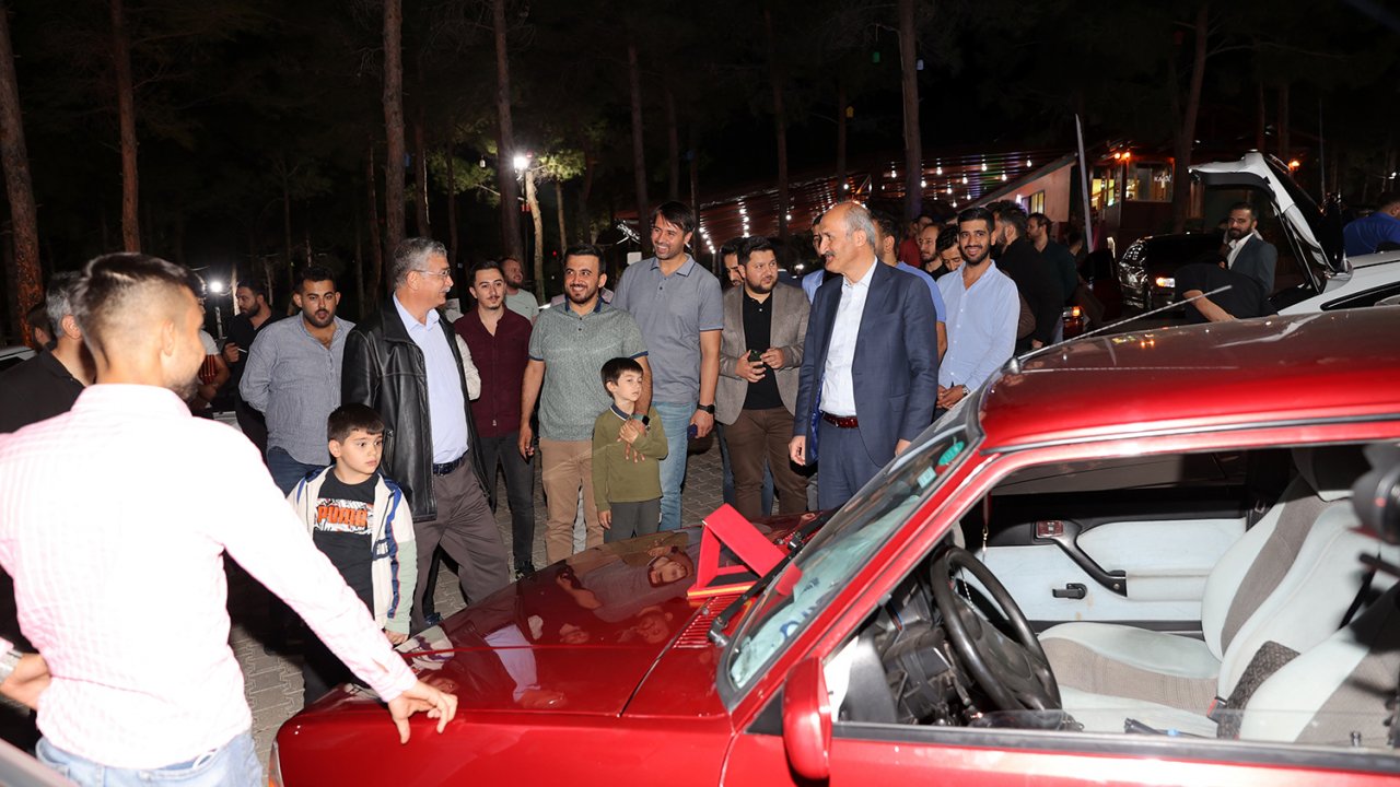 Başkan Okay, modifiye araç tutkunlarıyla buluştu!