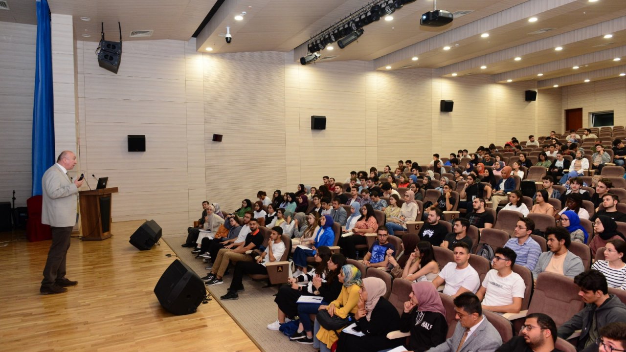 KSÜ Rektörü Yasım, yılın ilk dersini Tıp öğrencilerine verdi