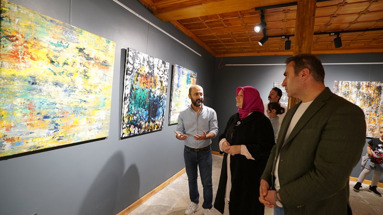 “Çınar” Resim Sergisi Sanatseverleri Bekliyor