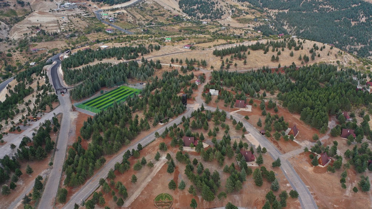 Kahramanmaraş’ta Yalnız Ardıç’a Futbol Sahası