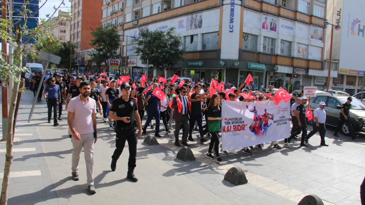 Kahramanmaraş’ta Amatör Spor Haftası kortejle başladı!