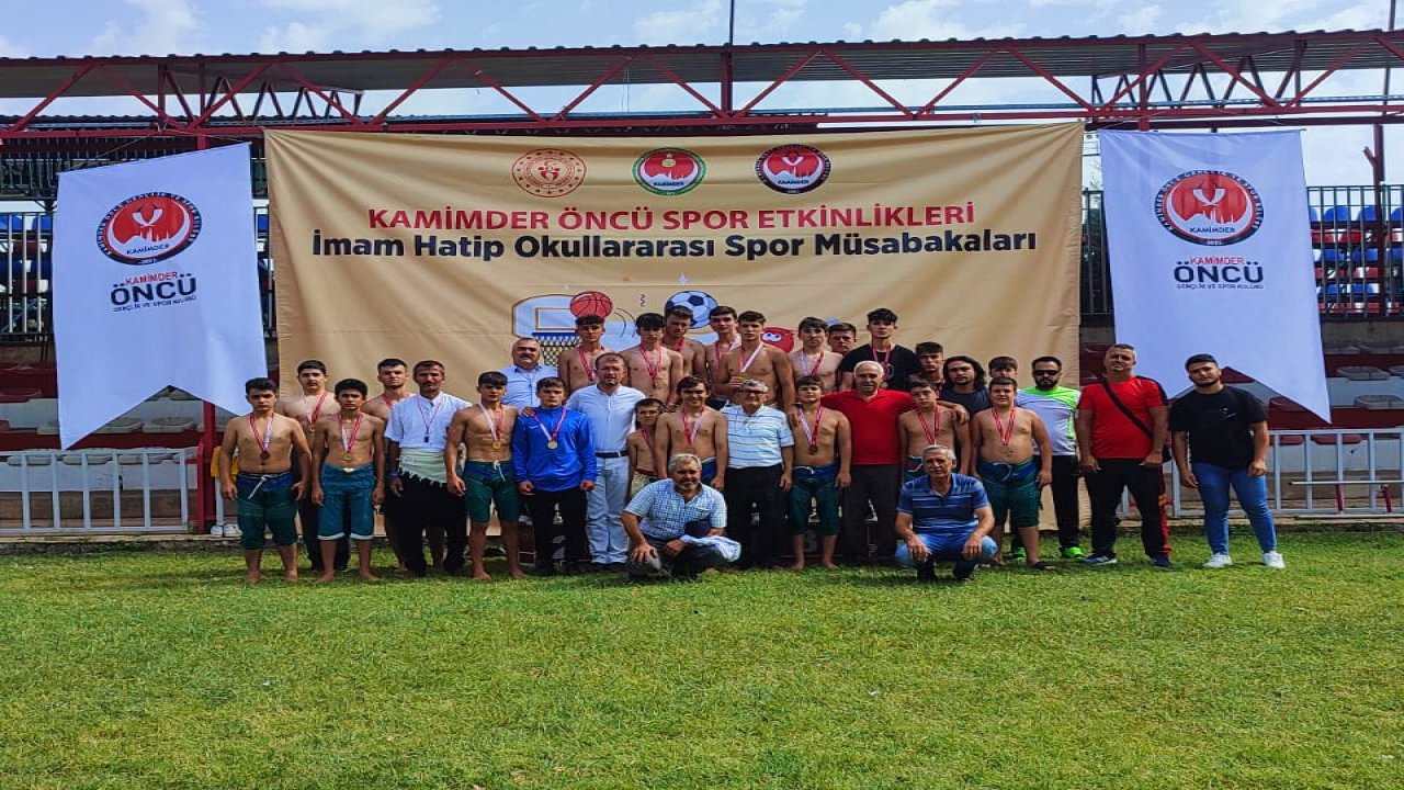 Kahramanmaraş’ta spor haftası ata sporu güreşle başladı!