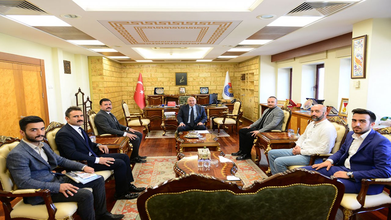 Ülkü Ocaklarından Rektör Yasım’a “Hayırlı Olsun” Ziyareti