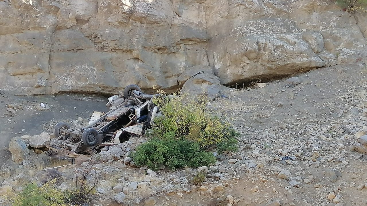 Kahramanmaraş’ta kamyonet uçuruma yuvarlandı! 1 ölü 2 ağır yaralı