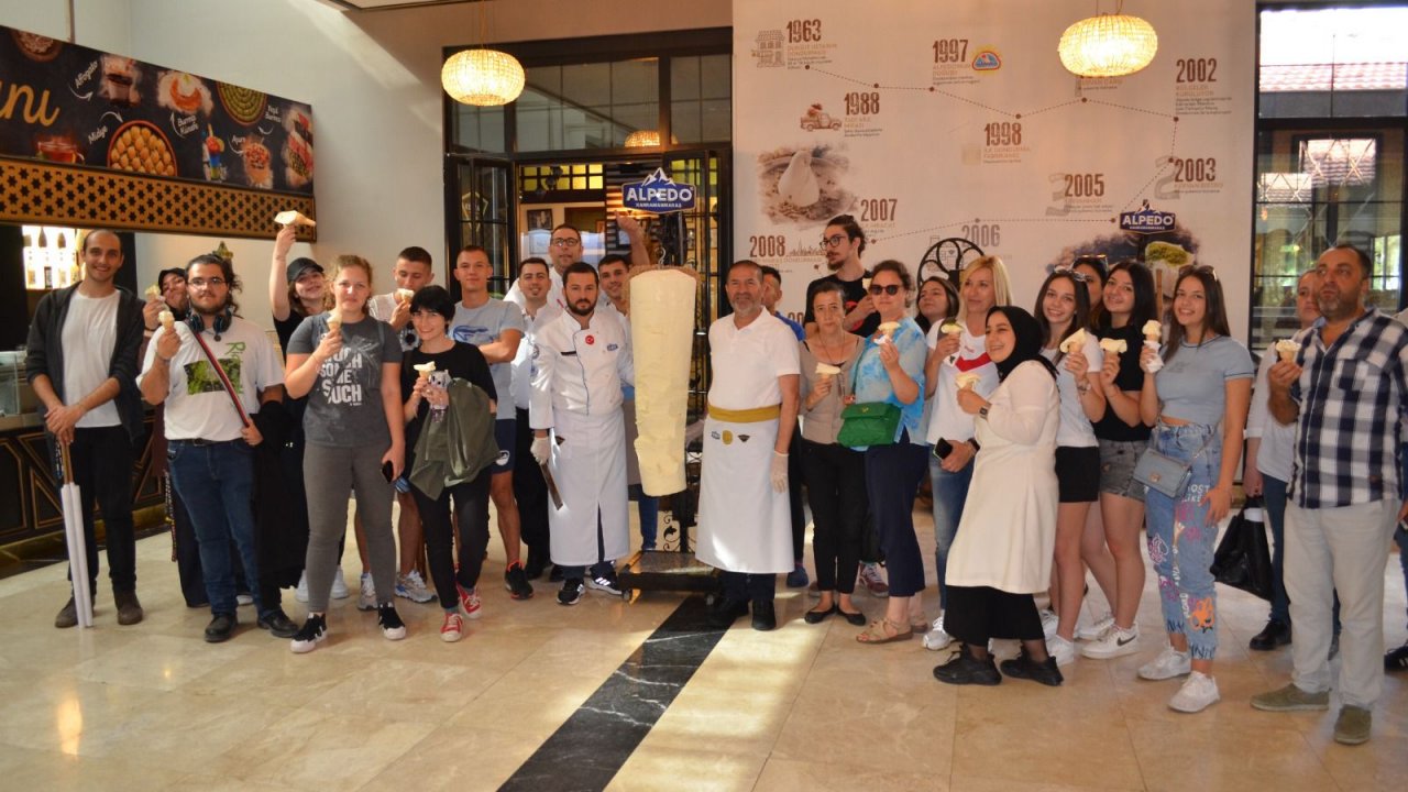 Makedon Öğrenciler Alpedo Maraş dondurmasına hayran kaldı!