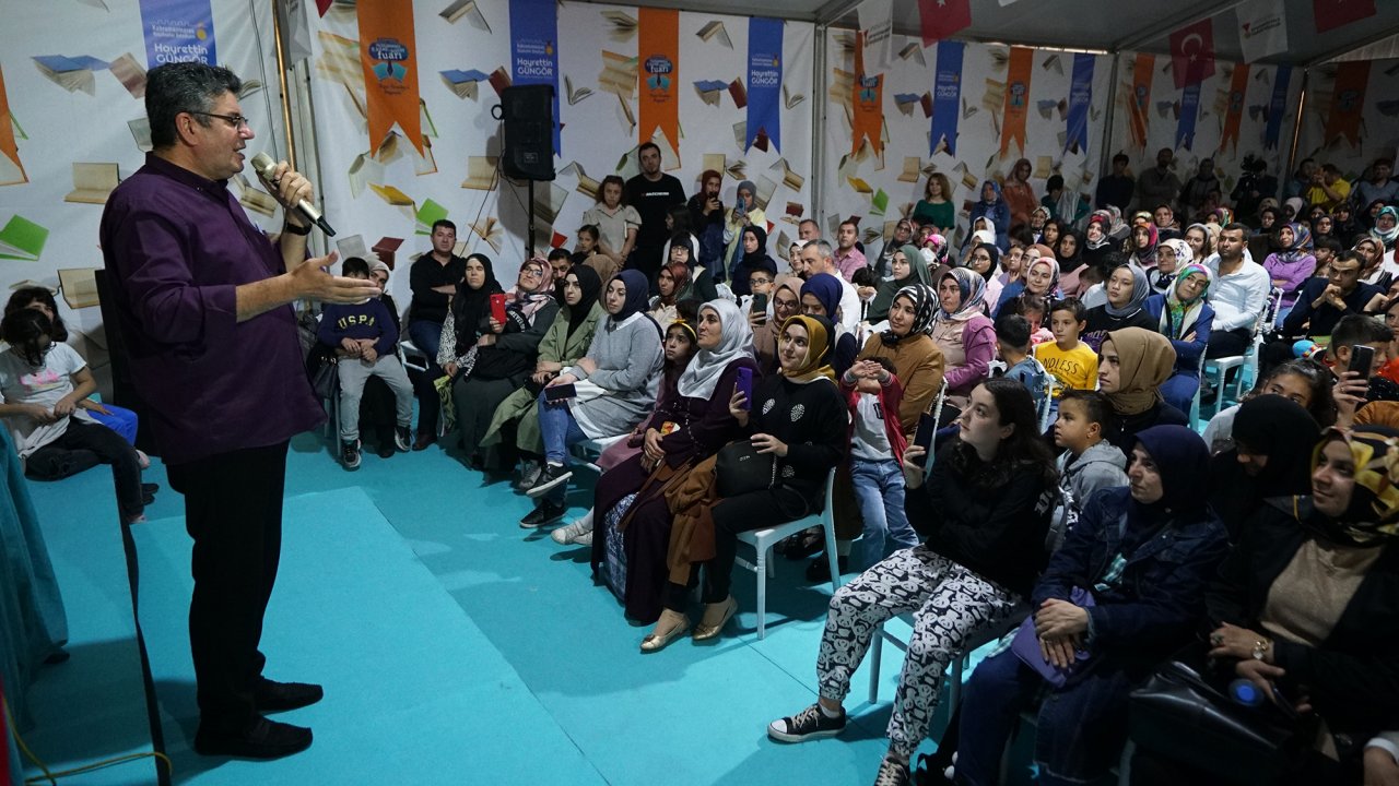 Yazar Kapaklıkaya’ya Kitap Fuarı’nda Yoğun İlgi