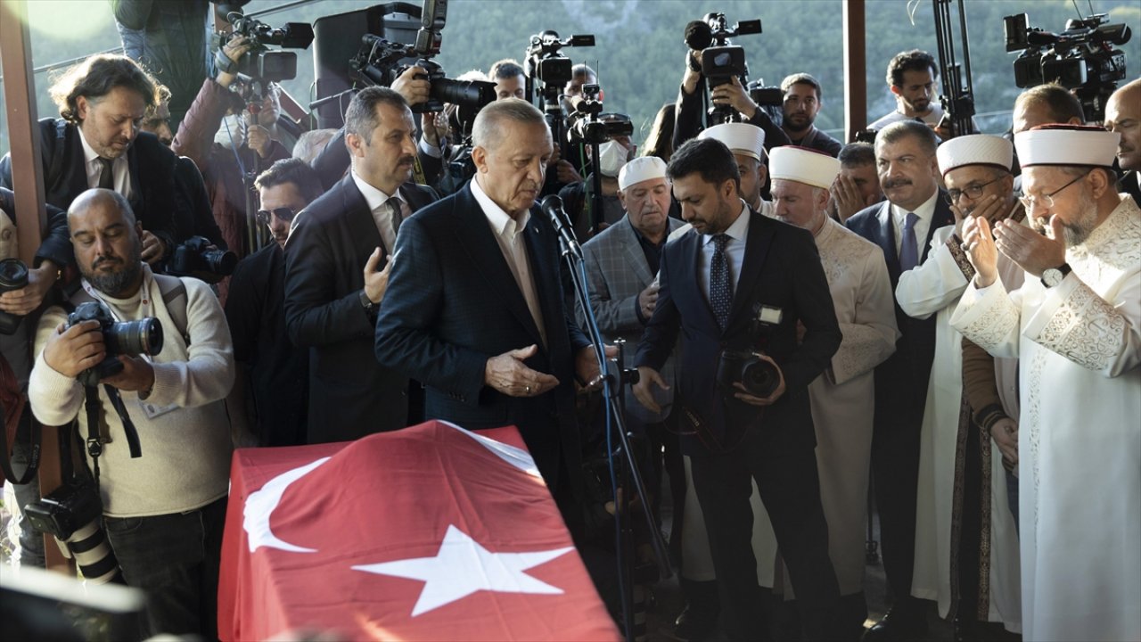 Cumhurbaşkanı Erdoğan, hayatını kaybeden madencilerin cenazesine katıldı!