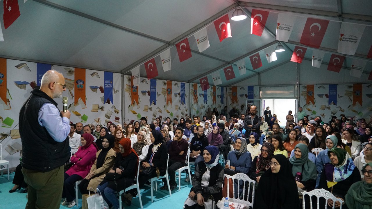 Kemal Sayar’a Kahramanmaraş Kitap Fuarında Yoğun İlgi