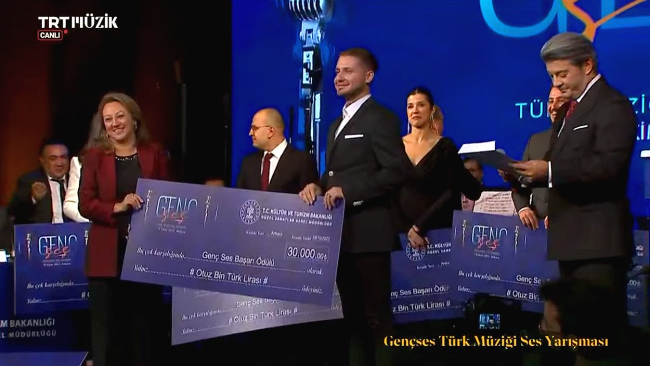 Kahramanmaraşlı öğretmen Ses Yarışması’nda ödül aldı!