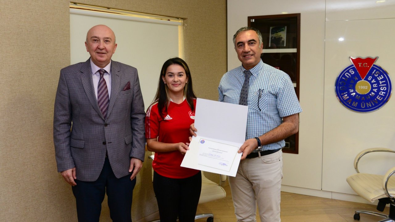 Rektör Yasım, Dünya Kupası Şampiyonu KSÜ Öğrencisi Rümeysa Pelin Kaya’yı Ağırladı