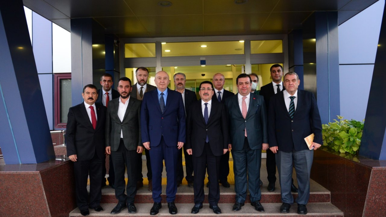 Tarım ve Orman Bakan Yardımcısı Dr. Nihat Pakdil, Rektör Yasım’ı Ziyaret Etti