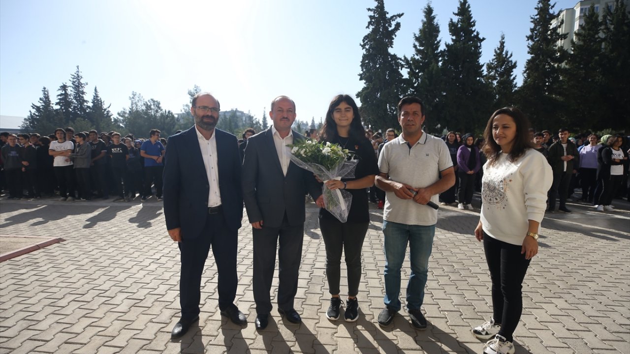 Olimpiyat şampiyonu öğrenci Kahramanmaraş’ta coşkuyla karşılandı