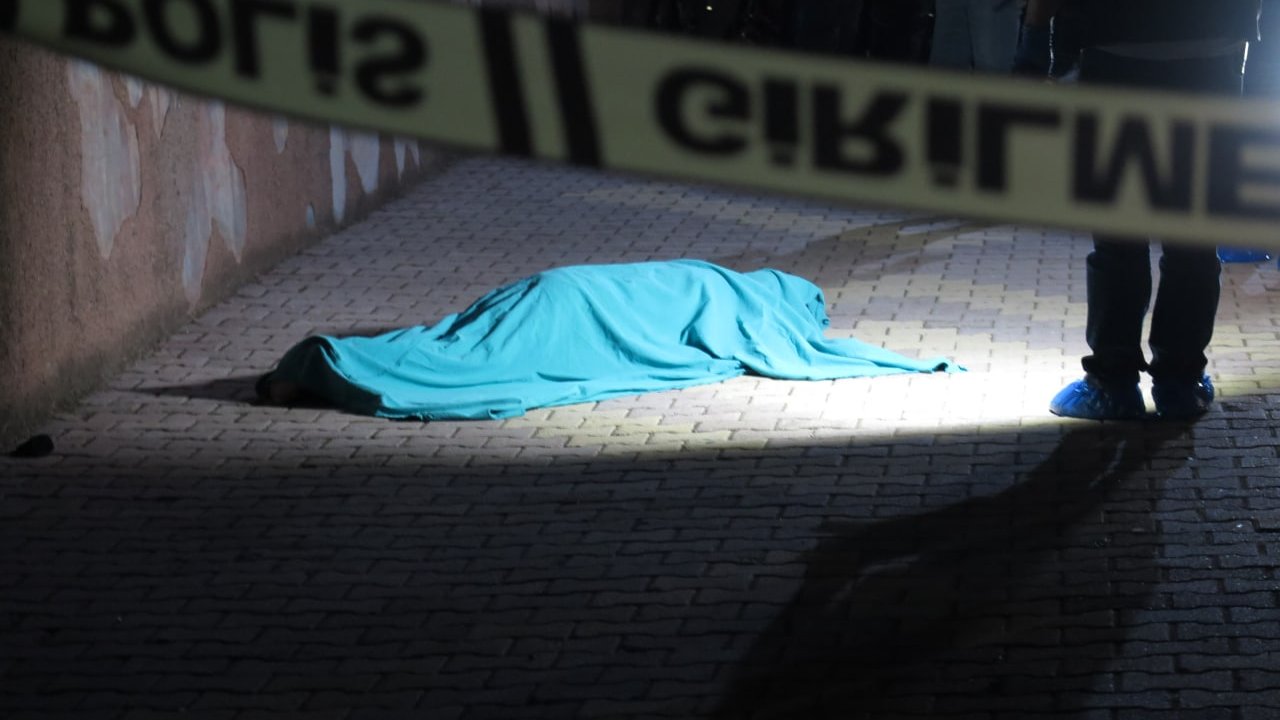 Elbistan’da balkondan düşen genç hayatını kaybetti!