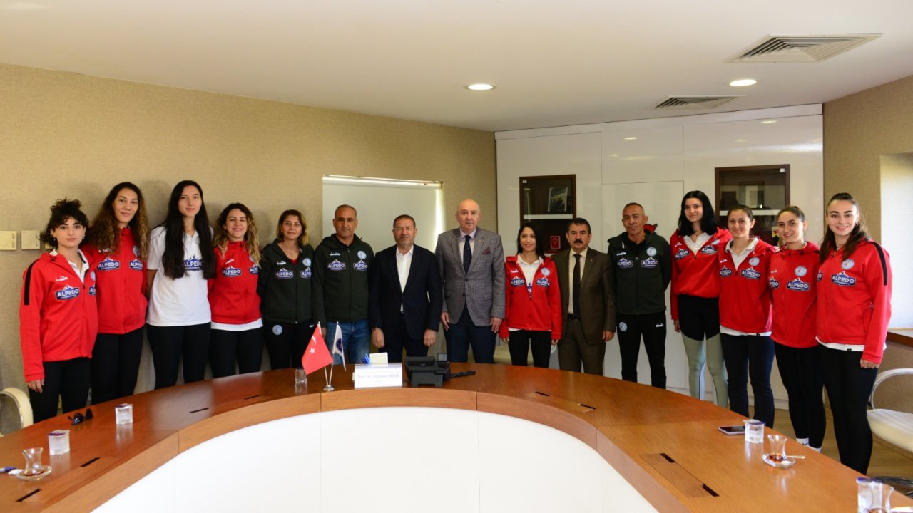 Sami Kervancıoğlu ve Alpedo Kahramanmaraş Voleybol Takımı Rektör Yasım’ı Ziyaret Etti!