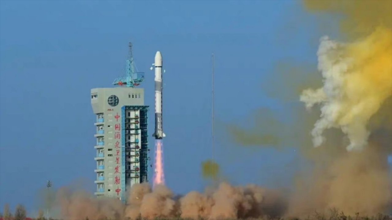 Çin, "Şiyan-20C" uydusunu uzaya fırlattı