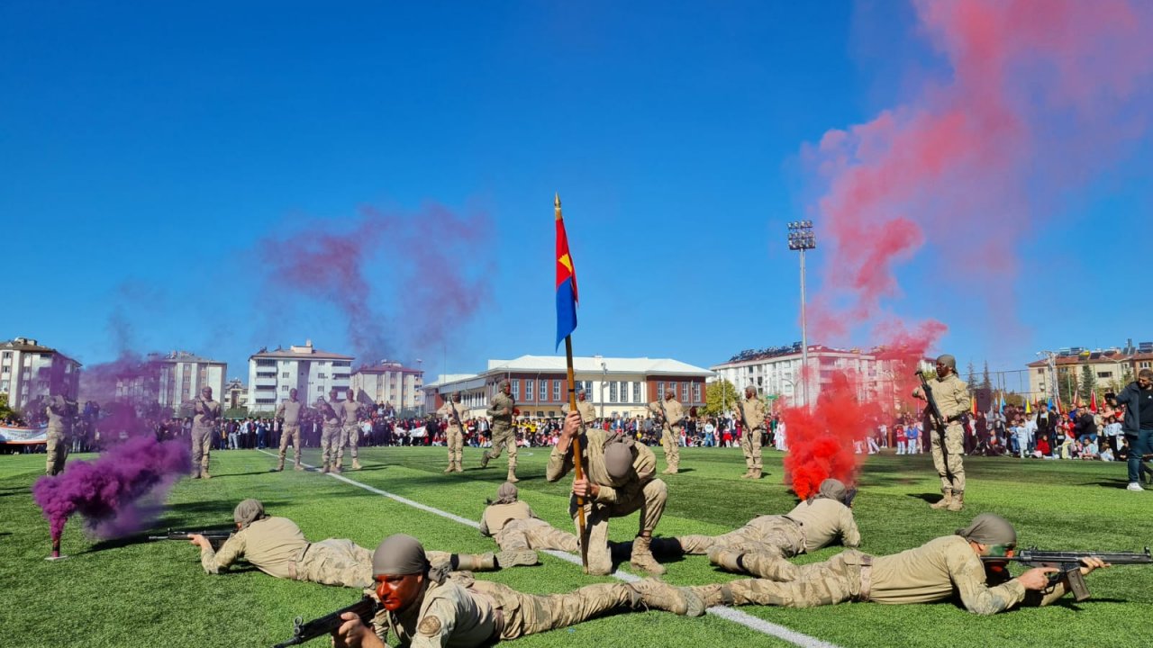 Afşin’de komandolar şov yaptı!