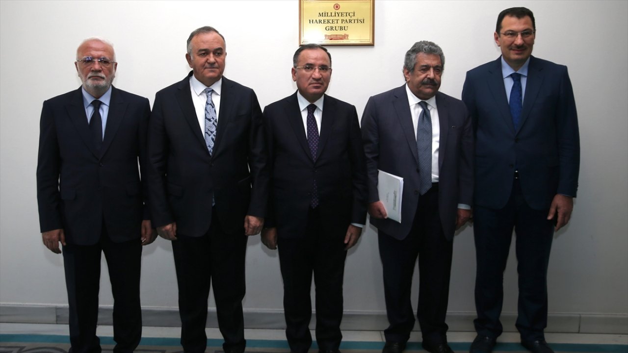 AK Parti'den anayasa değişikliği teklifi ziyareti