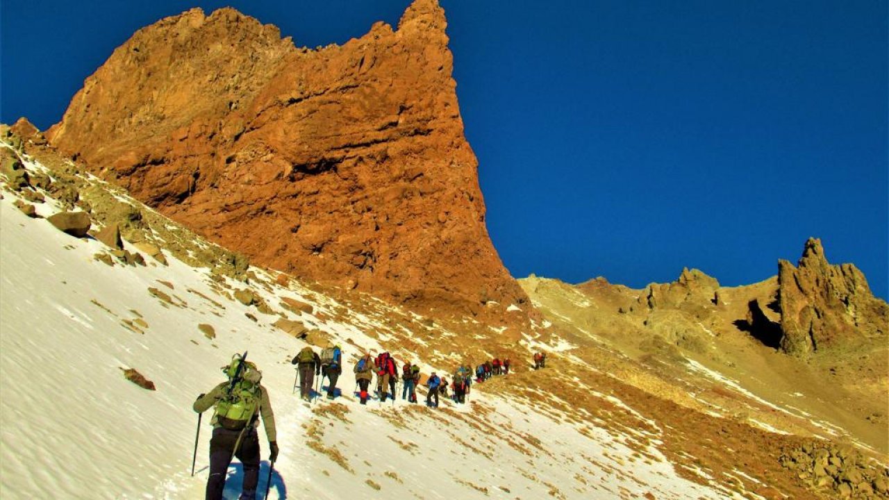 Kahramanmaraşlı dağcılar Erciyes'e tırmandı!