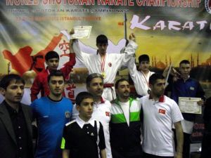 Vakfıkebir’de Dünya Şampiyonu Karateci Törenle Karşılandı