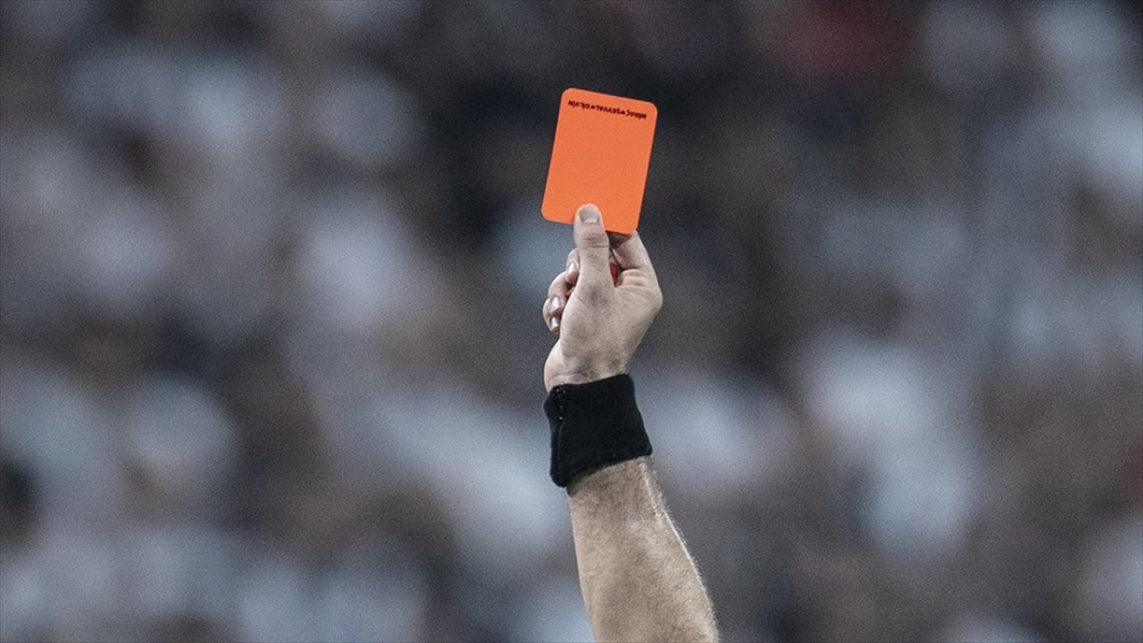 Final maçında 10 kırmızı kart çıktı