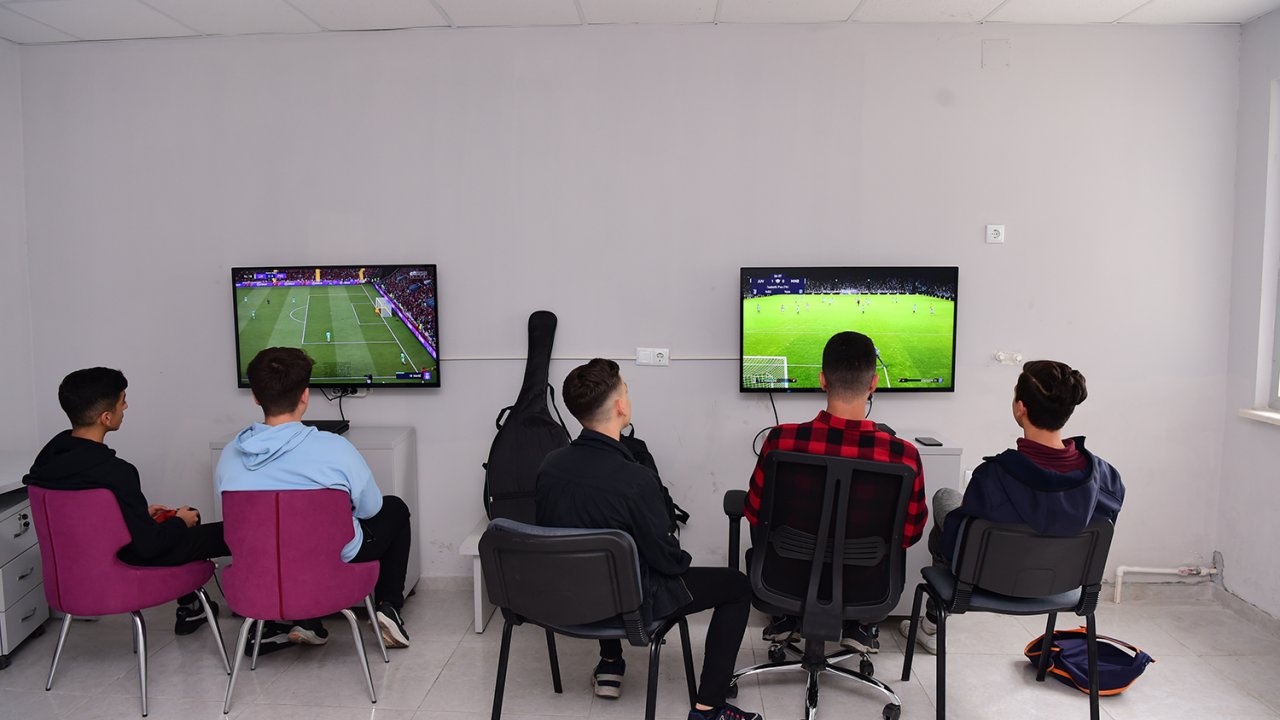 Kahramanmaraş’ta gençlik merkezi gençlerin gözdesi oldu!