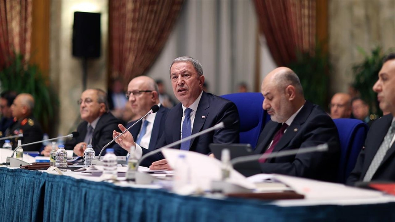 Bakan Akar: "S-400 yerinde ve kullanılmaya hazır"