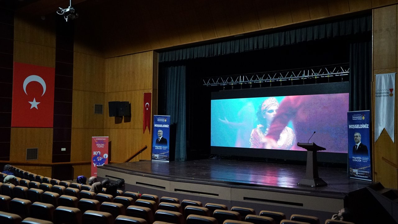 Karakoç’un “Dünya Sürgünü” Belgeseli Sanatseverlerle Buluştu