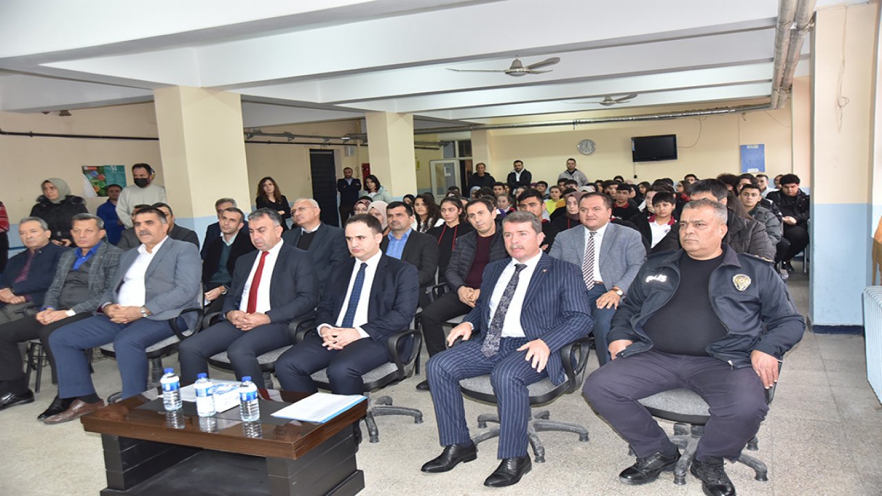 Türkoğlu Belediyesi’nden öğrencilere Akademi Kart desteği!