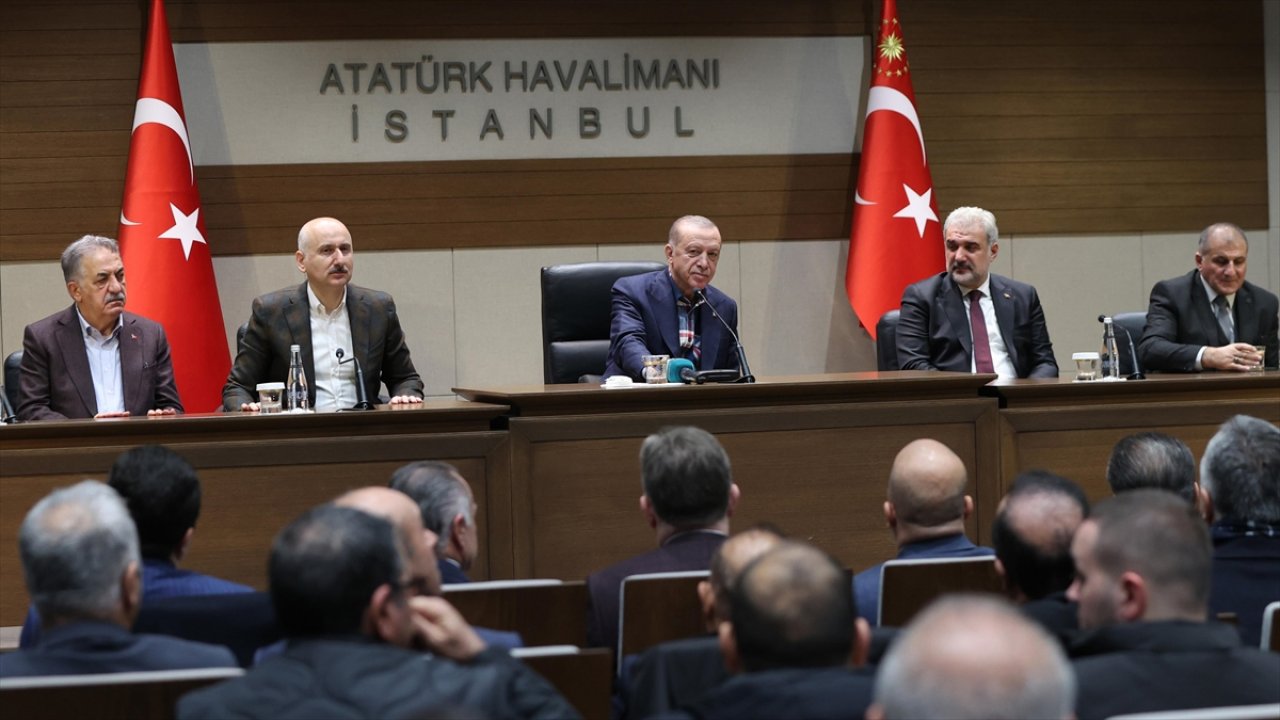 Cumhurbaşkanı Erdoğan, İstanbul'da minibüs odaları başkanları ve şoförleriyle buluştu