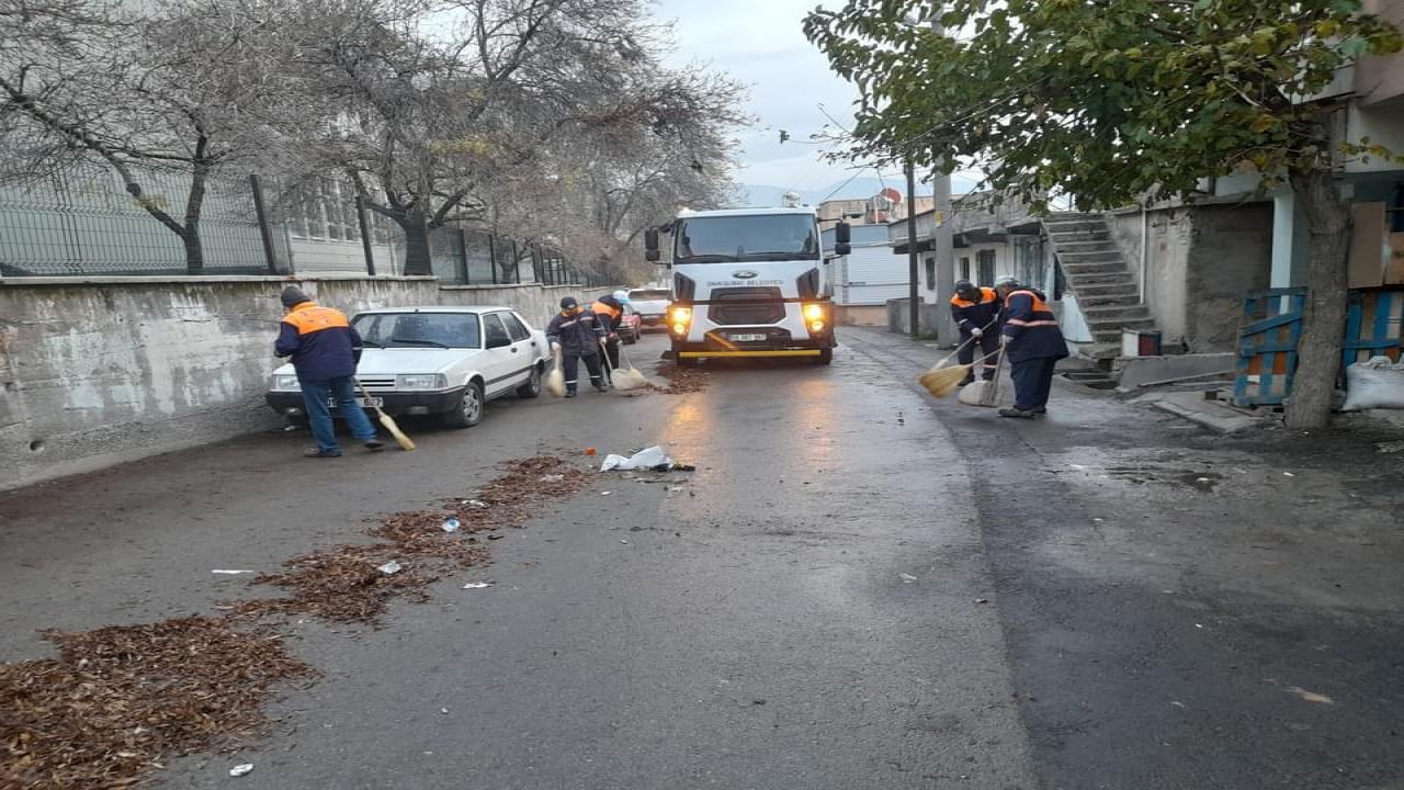 Onikişubat Belediyesi’nin temizlik hamlesi sokakları pırıl pırıl yaptı!